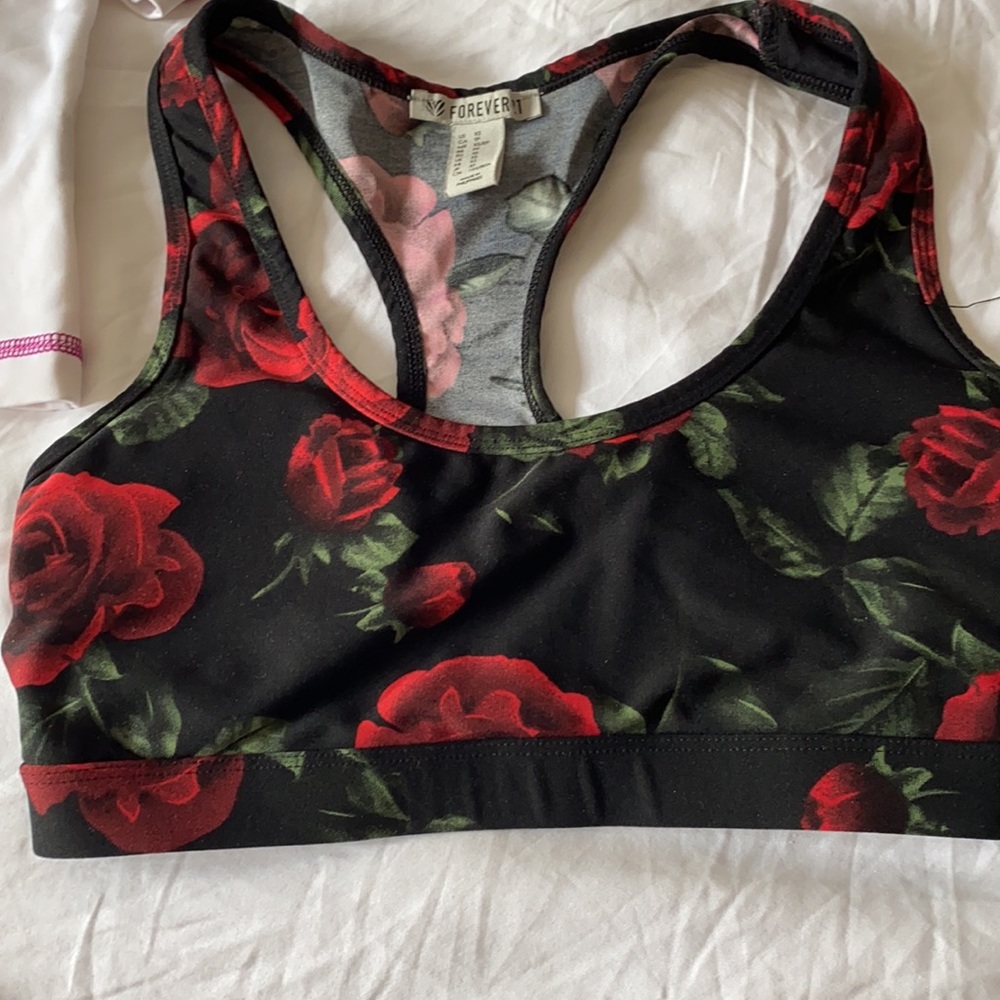 Sports tops - Picture 2 of 7